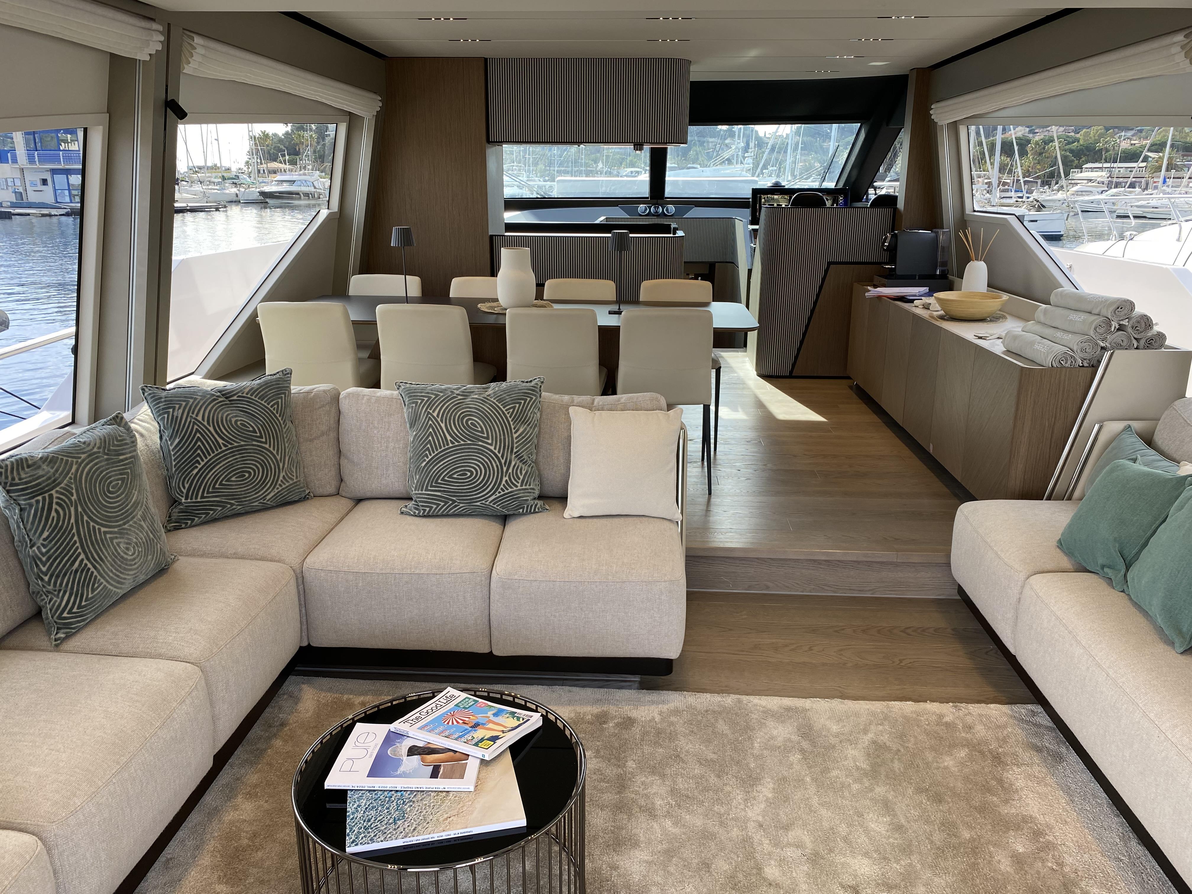 2022 FERRETTI YACHTS 720 